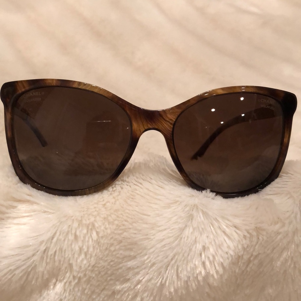 Brown tortoise shell CHANEL sunglasses